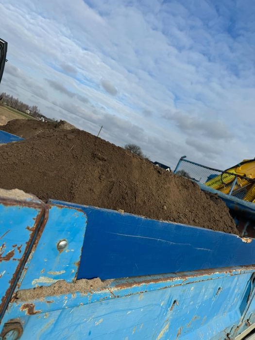 Ziemia ogrodowa piach kruszywa przyłącza kanalizacyjne