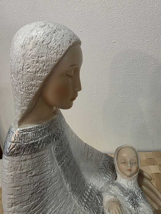 Figura de Virgem Maria com Menino Jesus  27 cm