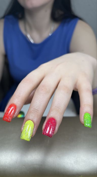 Маникюр/педикюр/гель-лак