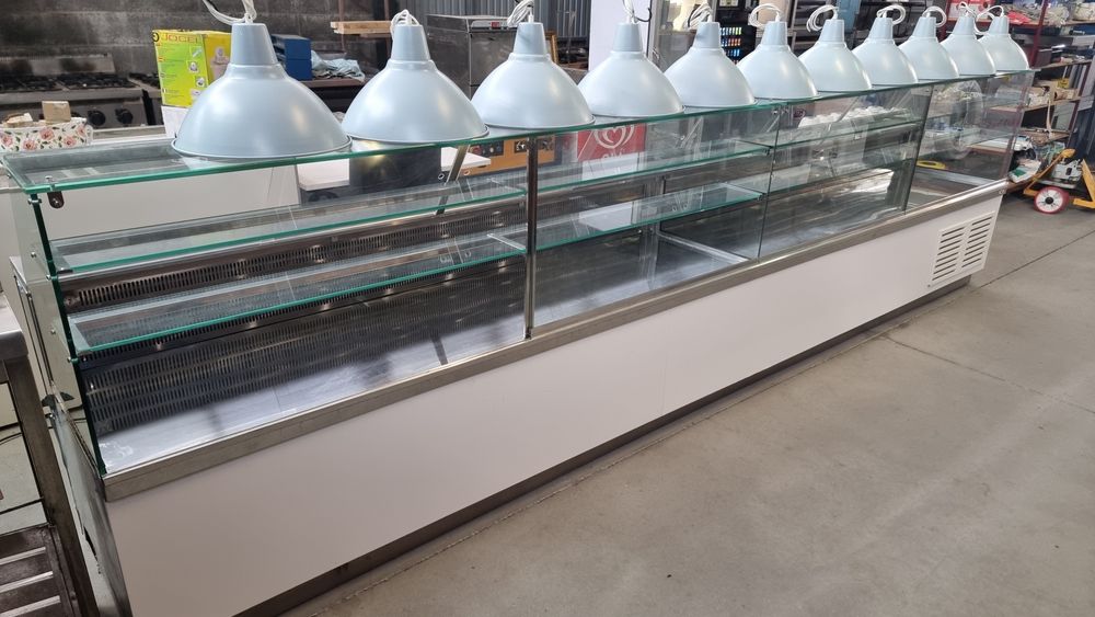 Vitrine em vidro de refrigeração 4,50M x 0,80M Como nova!