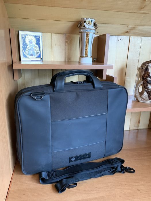 Сумка фірми”hp”для ноутбука 15.6 дюймів нова роз.42*30*7 см.