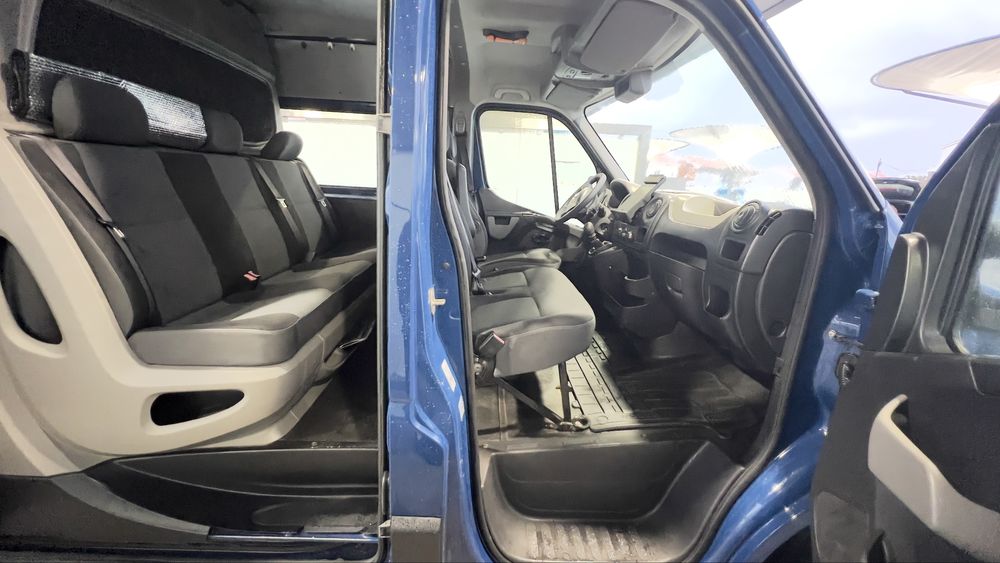 Nissan nv 400  de 6 lugares