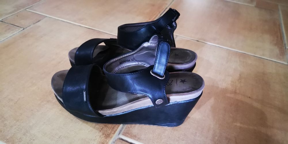 Buty czarne big star na koturnie