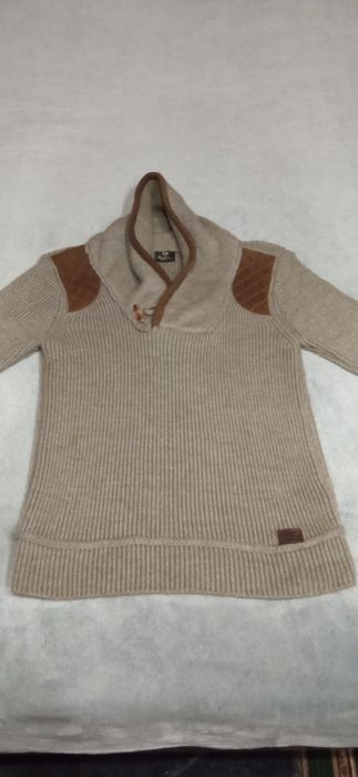 Продам красиву зимову чоловічу кофту.