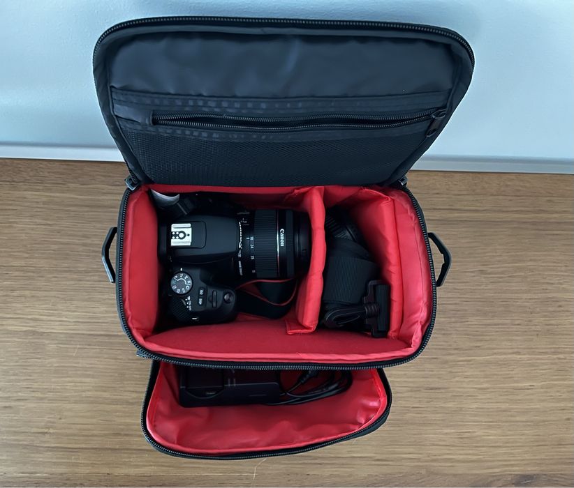 Máquina Fotográfica Canon EPS 200D + Objectiva + Acessolórios