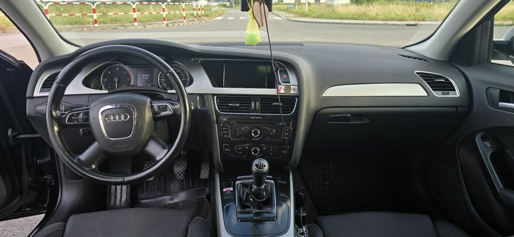 AUDI A4 B8 2010r 2.0 tdi 2010r