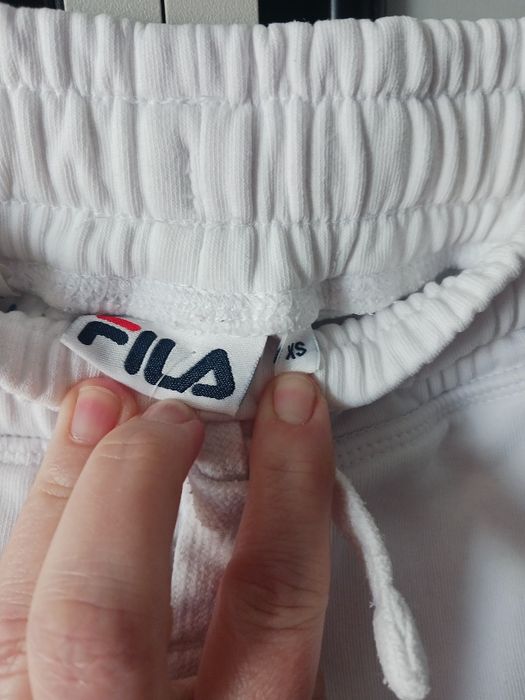 Białe spodnie dresowe Fila rozm. XS