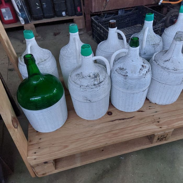 Garrafões de vidro