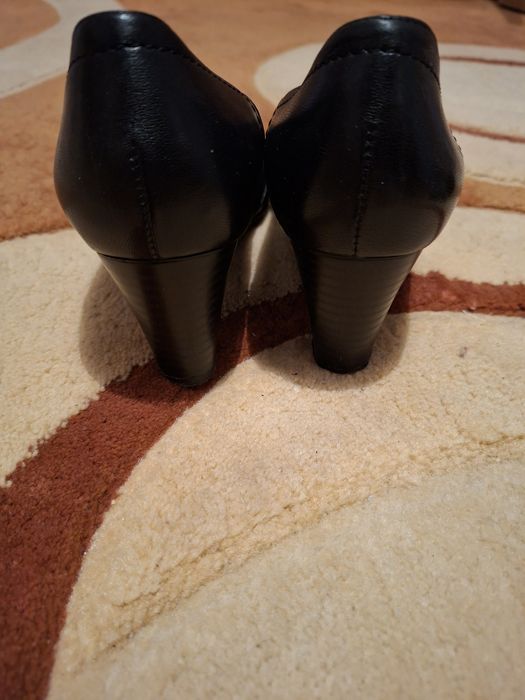 Buty pantofle czasne skórzane r 38