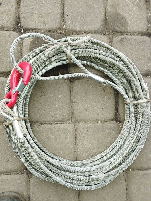 Lina fi 8 mm , 22 metry zakuta z dwóch stron z nowym hakiem .