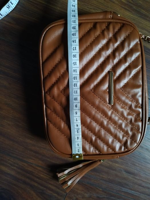 Torebka listonoszka pikowana brązowa