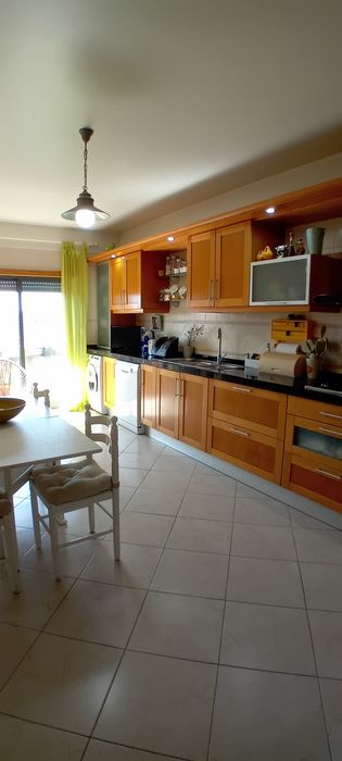Apartamento T4 com garagem e sótão