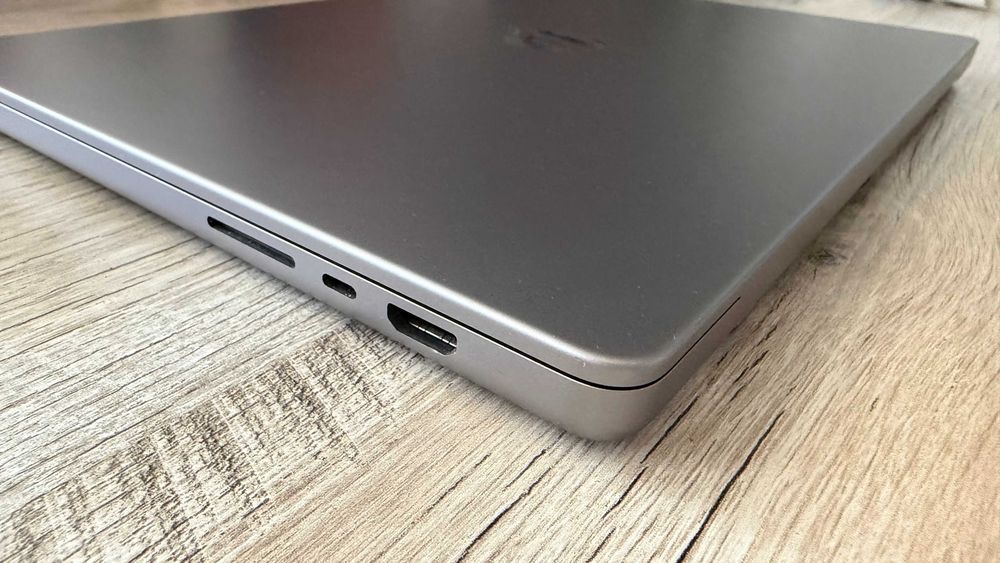 MacBook Pro 16 2021 M1 Pro 32GB RAM 512GB SSD