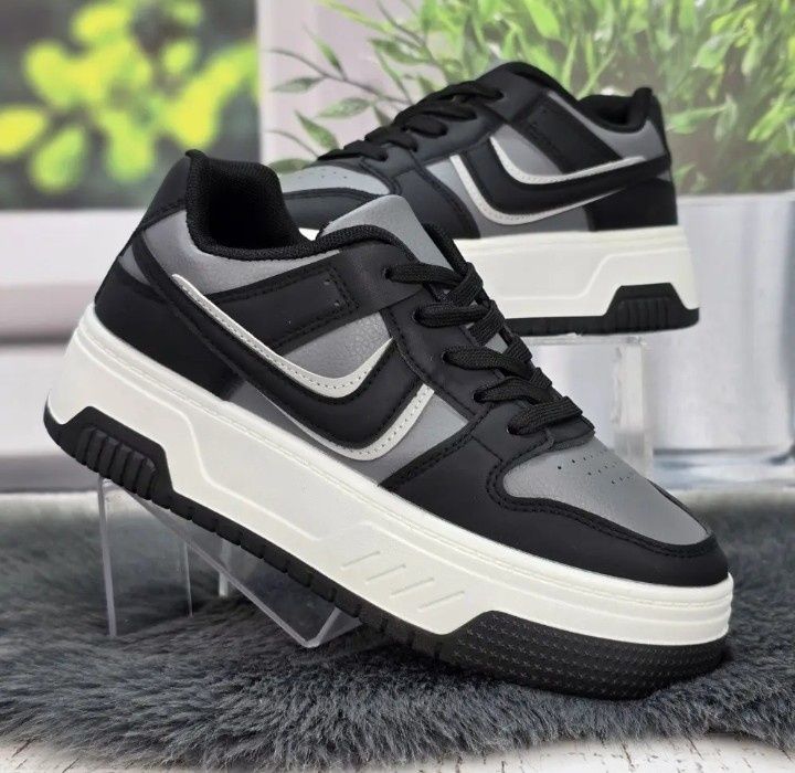 Жіночі кросівки-кеди на високій підошві
Верх еко-шкіра
Пі