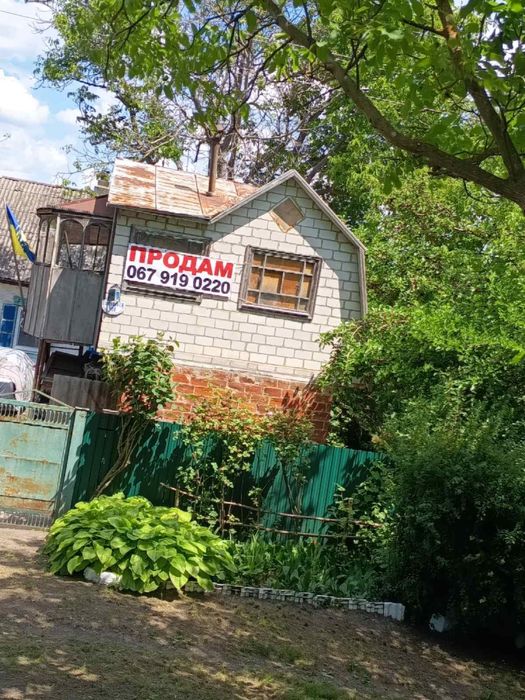 Частина будинку з 50 сотками землі, вул. Богдана Хмельницького