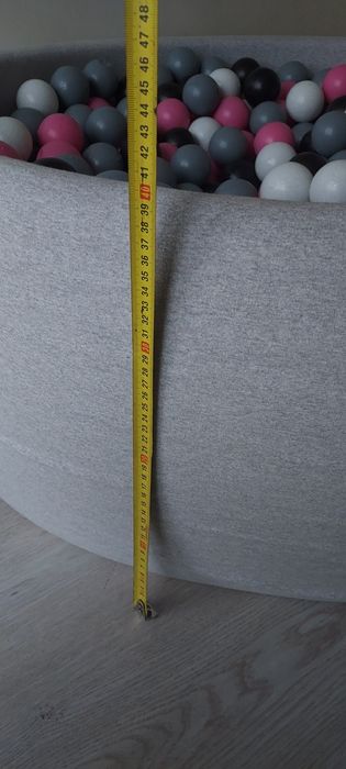 Suchy basen z piłkami