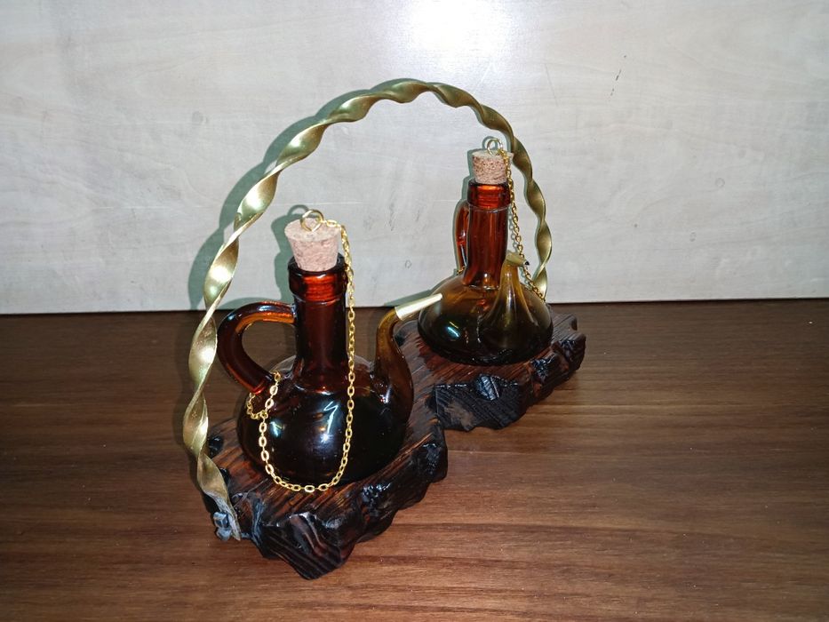 Galheteiro vintage em vidro amarelo e base em madeira, medias:25/20cm