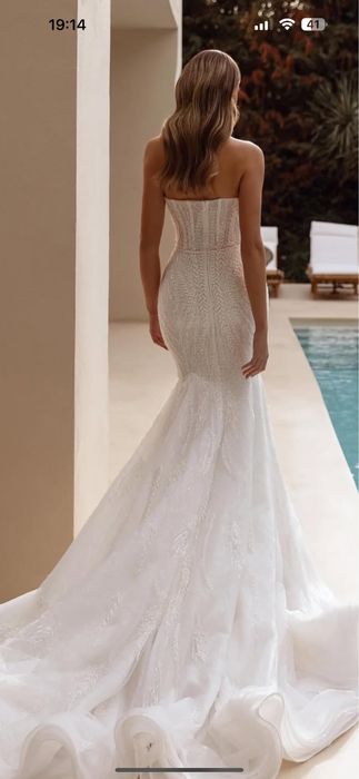 Весільна сукня (шикарна)