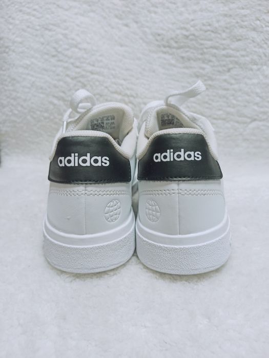 Оригінал ADIDAS 35.5 розмір, устілка 23 см кросівки для хлопчика
