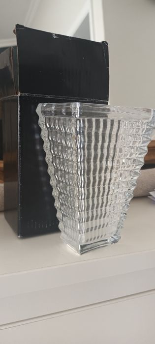 Jarra de vidro com caixa