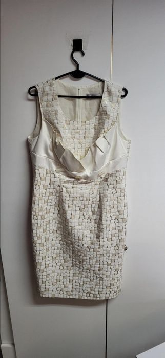 Elegancka Sukienka Symetryczne Zdobienia Efekt 3D Roz. XXXL/46/18