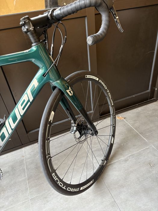 Bicicleta de Carbono Coluer Invicta Disc 2024