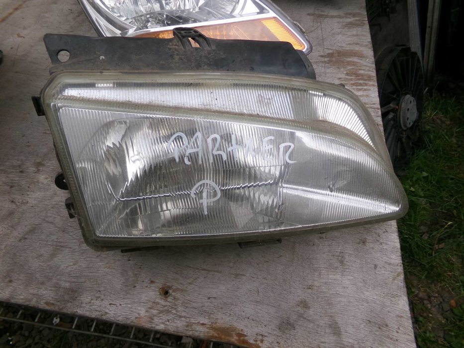 Lis4 Lampa prawa przednia peugeot partner wysyłka