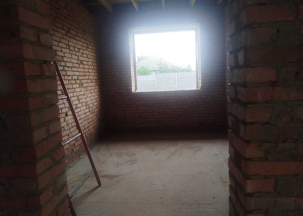 Продаж 1 поверхового будинку з ділянкою