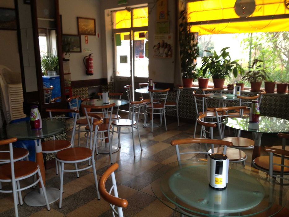 TRESPASSE DE PASTELARIA E SNACK BAR COM ALVARA DESTE 1983