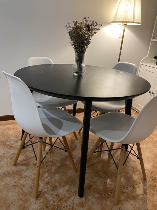 Mesa de Jantar com cadeiras