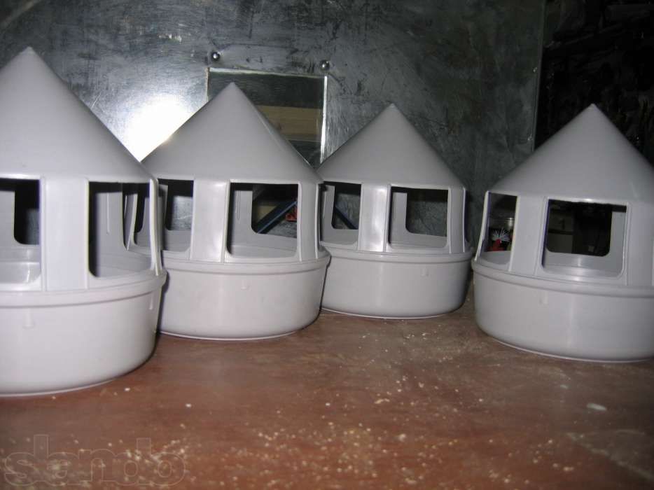 Поїлки для голубів - курей - циплят- фазанів .