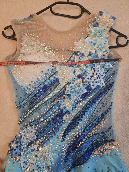 Ціну знижено!Неймовірний гімнастичний купальник 10-12 років.