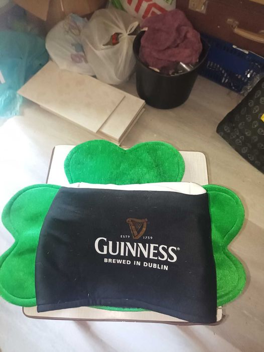 карнавальная шляпа Guinness в форме четырехлистного клевера
