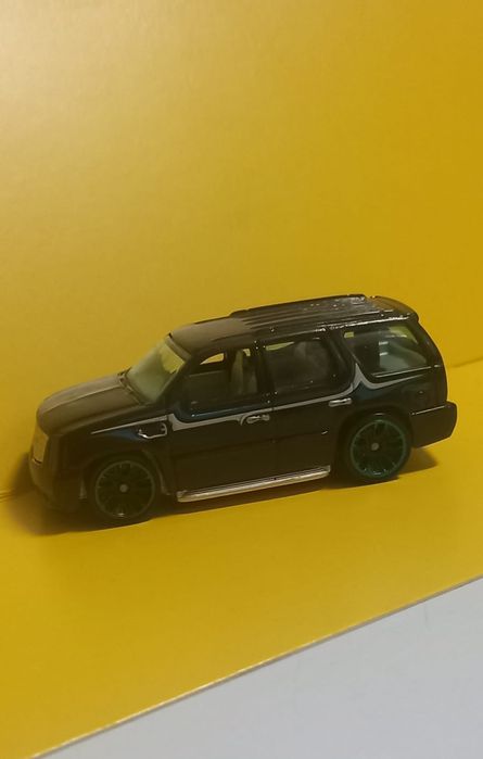 07 cadillac escalade hot wheels