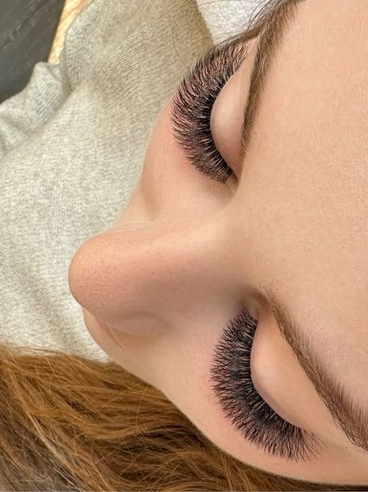 Нарощування вій : класика та обєми ( 2D-10D) - 500 грн