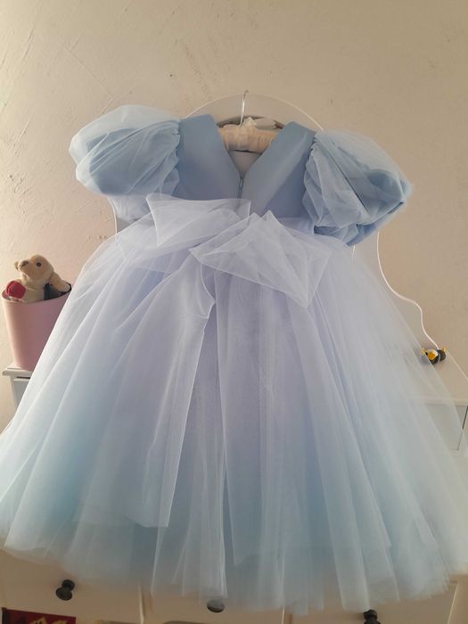 Блакитна святкова сукня