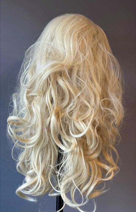 Peruka syntetyczna blond włosy z grzywką