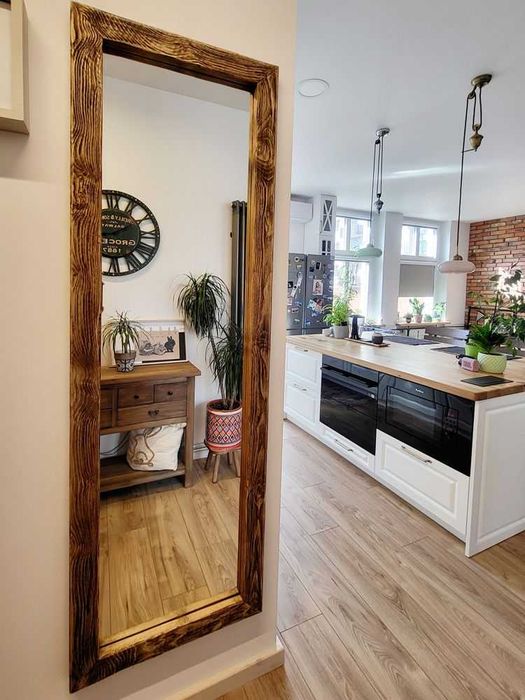 Lustro w drewnianej ramie na wymiar