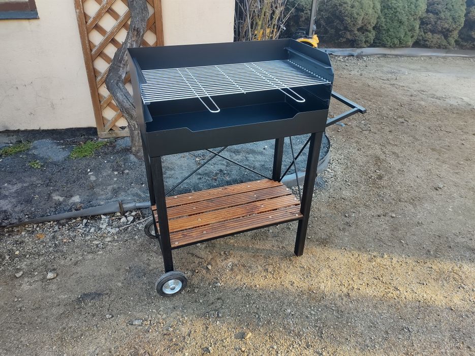 Grill ogrodowy solidny