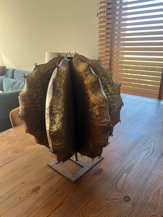 Peça decorativa cato dourado
