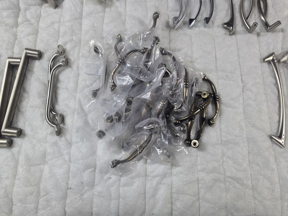 Uchwyty do mebli z chromu Nowe