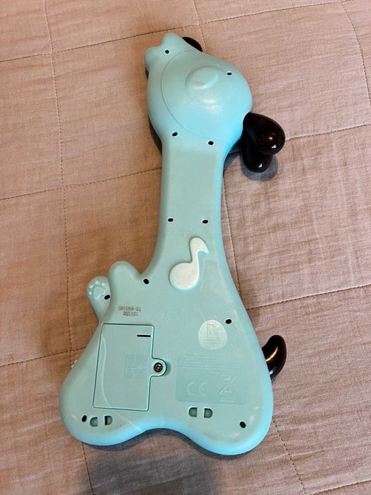 Mini Gitara Interaktywny Grający Piesek - B.Toys + Bębenek