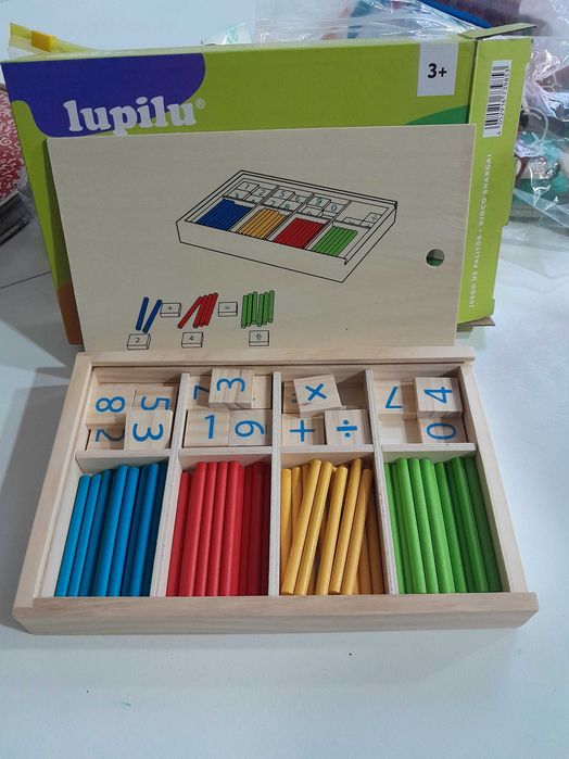Jogo educativo de madeira -  matemática
