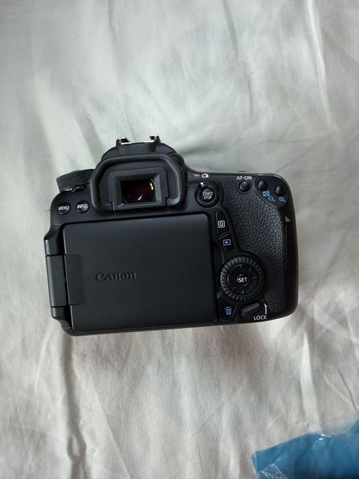 Canon EOS 70D + Objetiva Canon EF-S 18-200mm IS – Estado Impecável