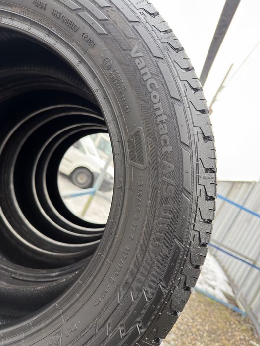 Шини б/у 235/60 R17C Continental 4шт