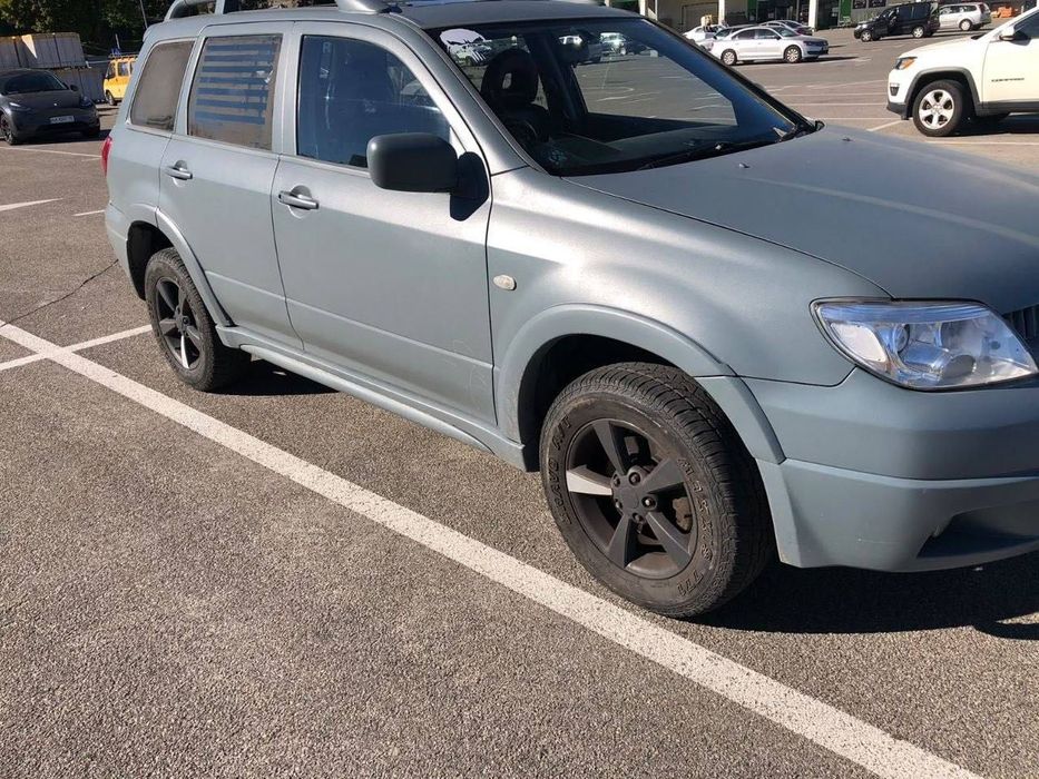Mitsubishi Outlander 2005 року випуску