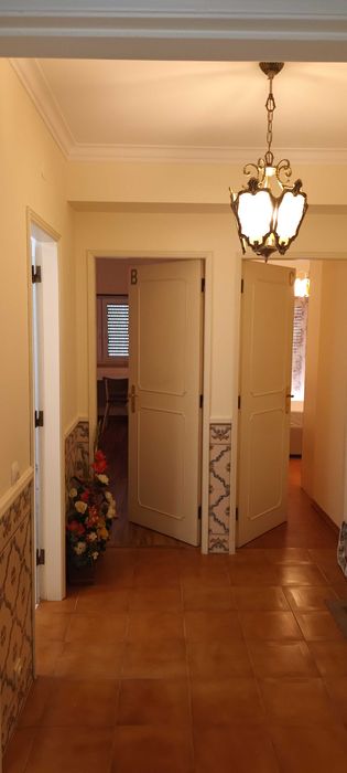 Quarto Mobilado em Mem Martins