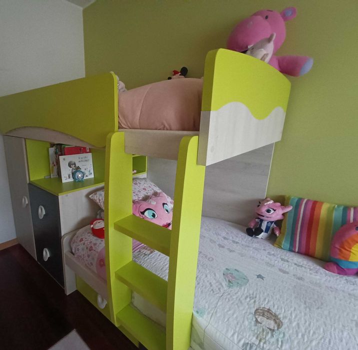 Beliche com 2 camas robusto e em excelente estado