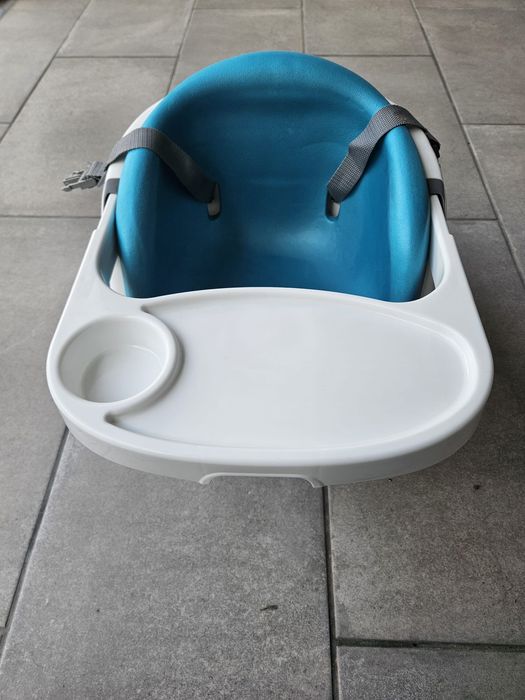 Cadeira Ingenuity com mesa de refeição