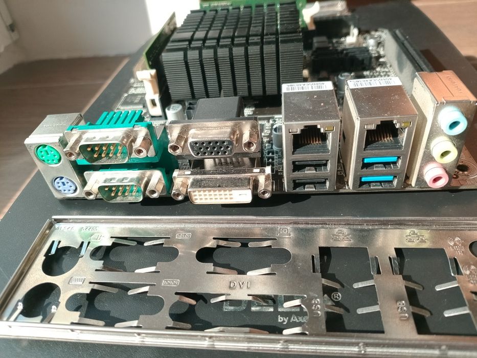 Mini-itx материнськая плата  Gigabyte GA N3150N-D3V , DDR3 8GB